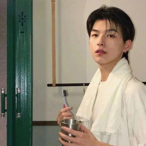 娱乐吃瓜酱头像男,揭秘男星背后的故事